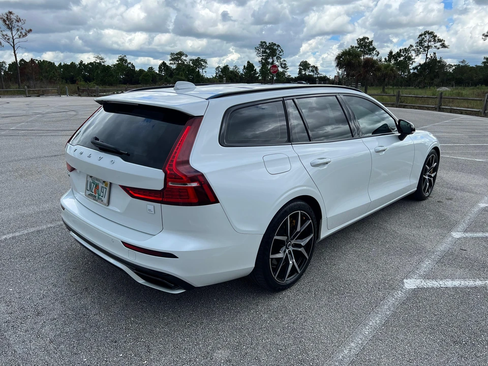 2021 Volvo V60 2nd Gen - Image 12 of 31
