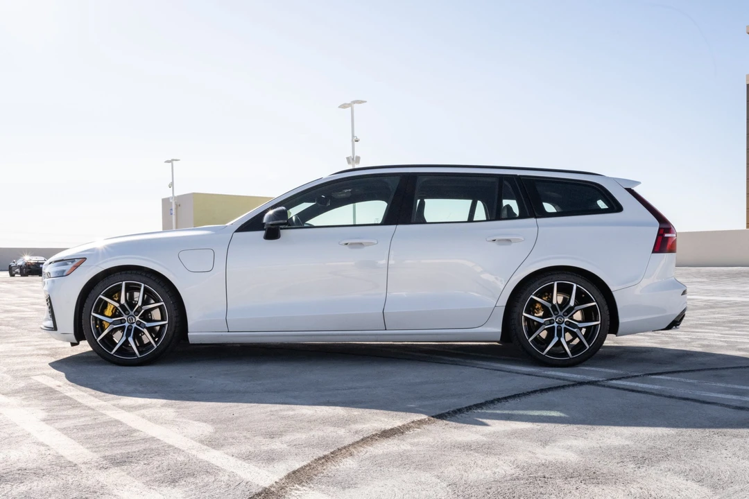 2021 Volvo V60 2nd Gen - Image 9 of 31