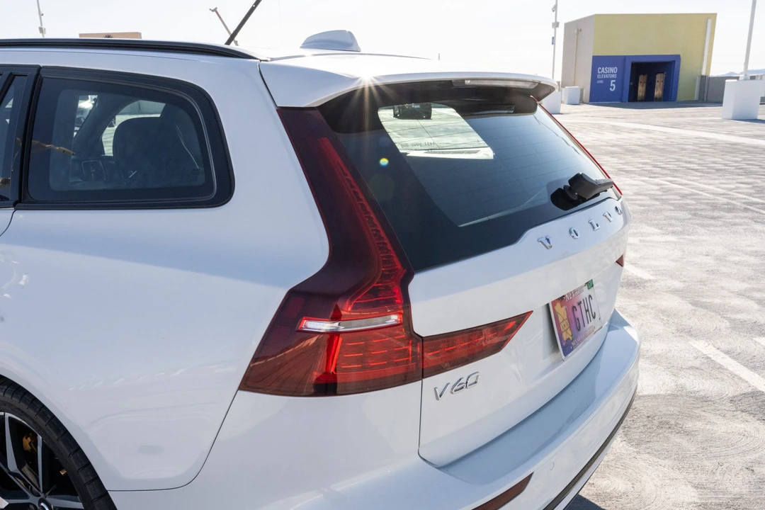 2021 Volvo V60 2nd Gen - Image 12 of 31