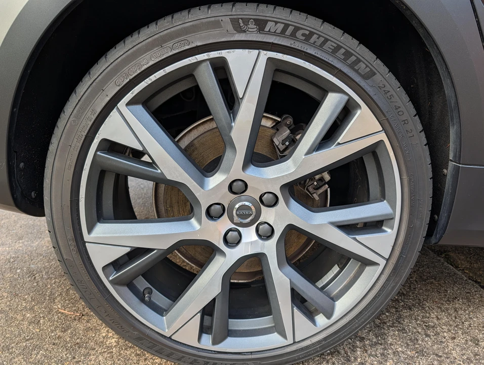 2021 Volvo V90 - Image 17 of 31