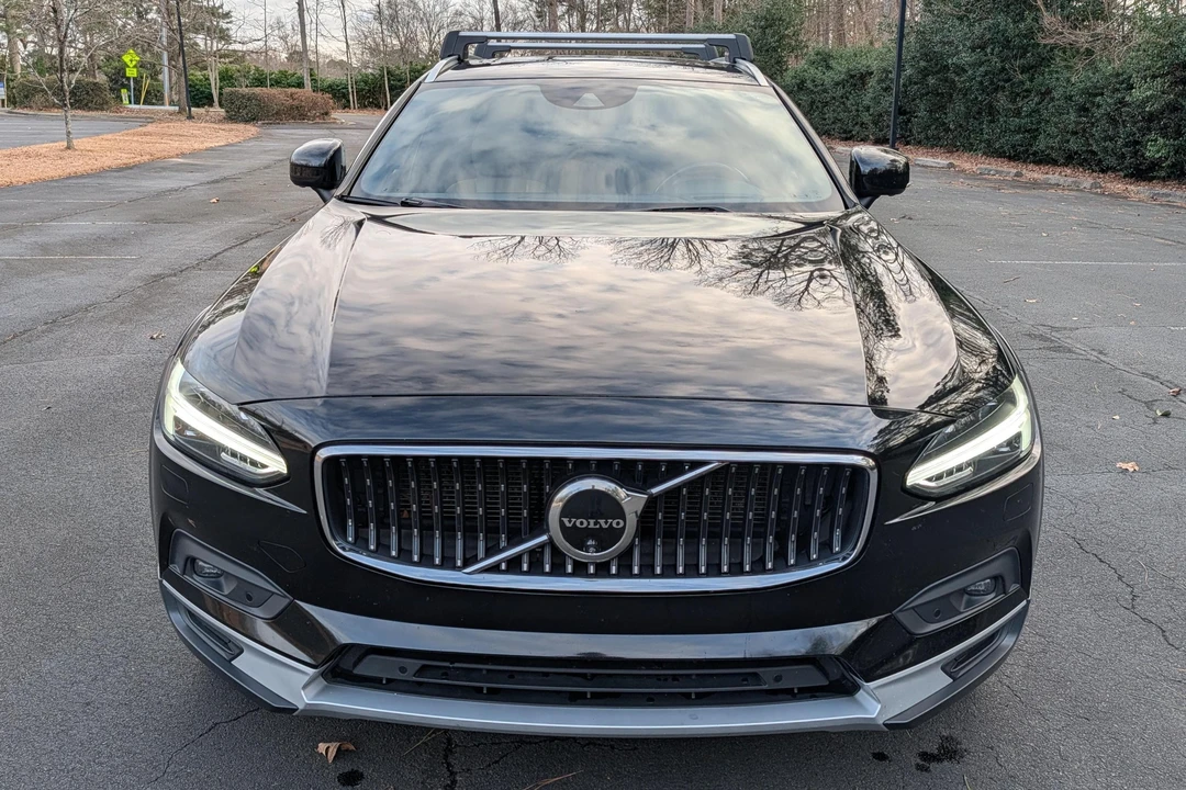 2021 Volvo V90 - Image 2 of 31