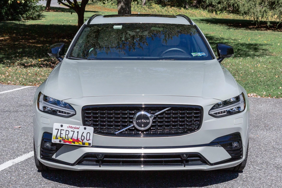 2021 Volvo V90 - Image 2 of 31
