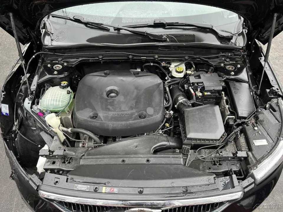 2021 Volvo XC60 2nd Gen - Image 5 of 12