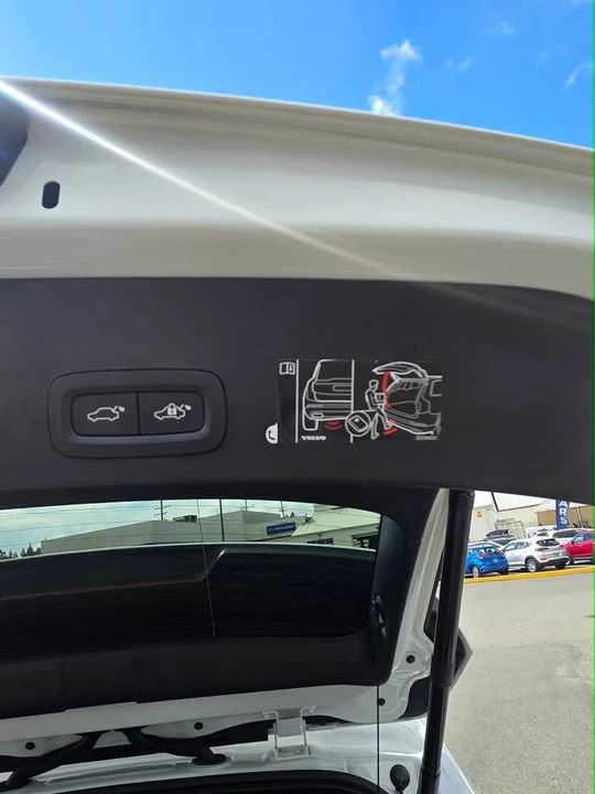 2021 Volvo XC40 - Image 10 of 11