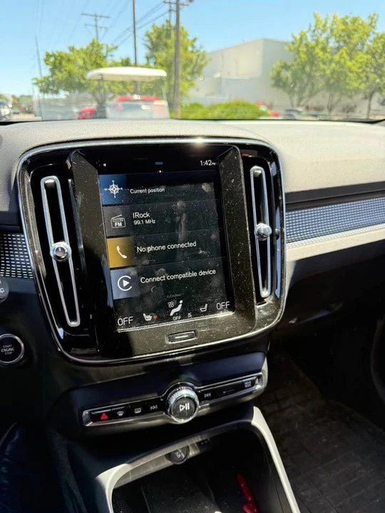 2021 Volvo XC40 - Image 15 of 18
