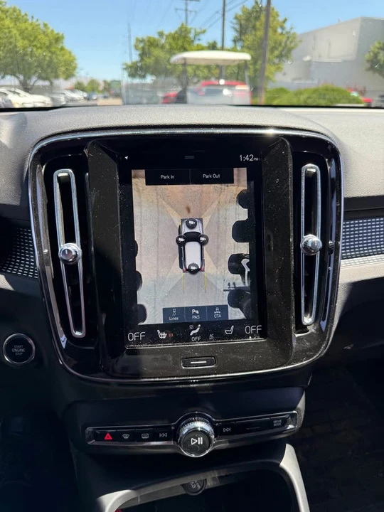 2021 Volvo XC40 - Image 17 of 18