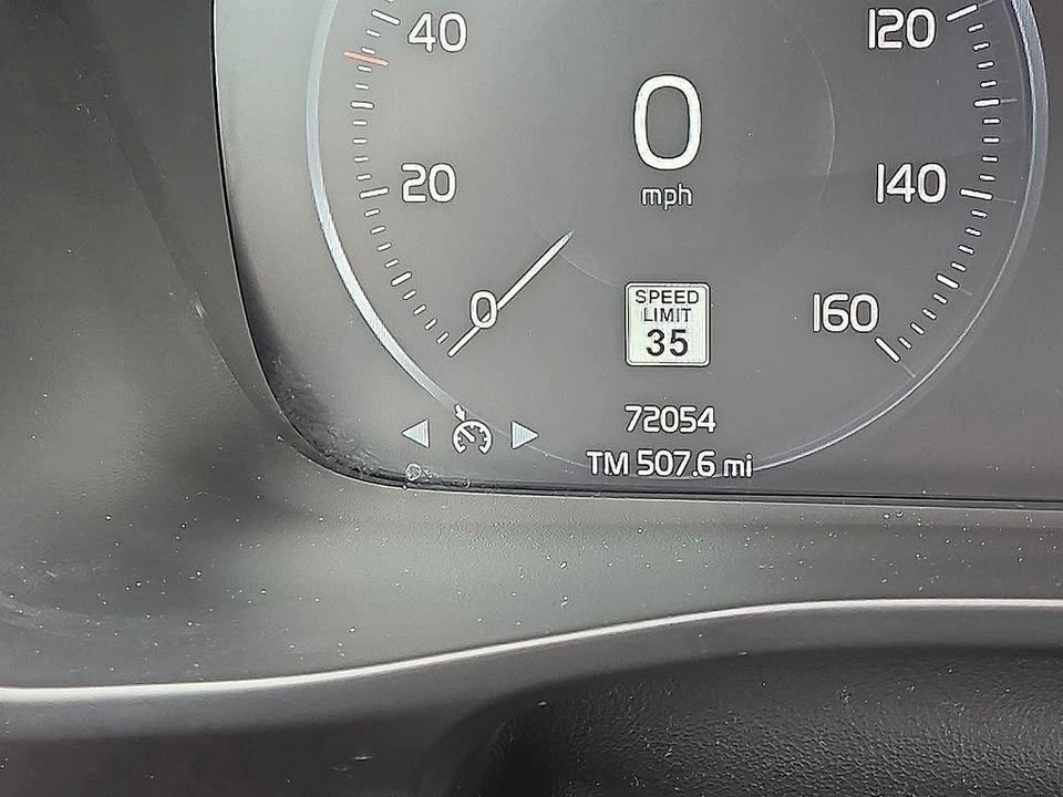 2021 Volvo XC40 - Image 10 of 10
