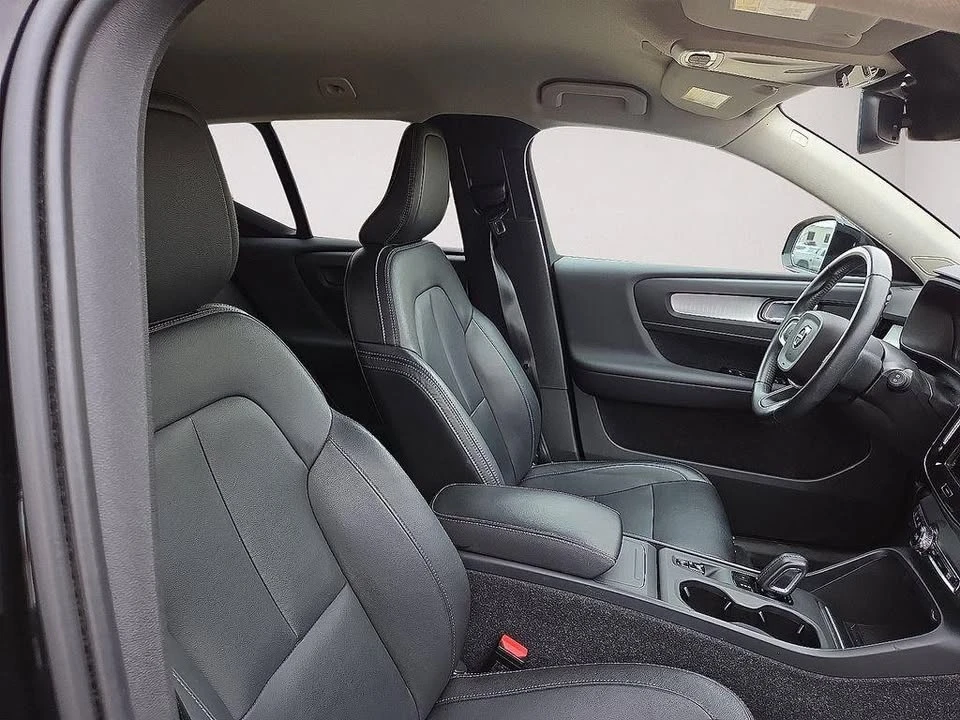 2021 Volvo XC40 - Image 5 of 10