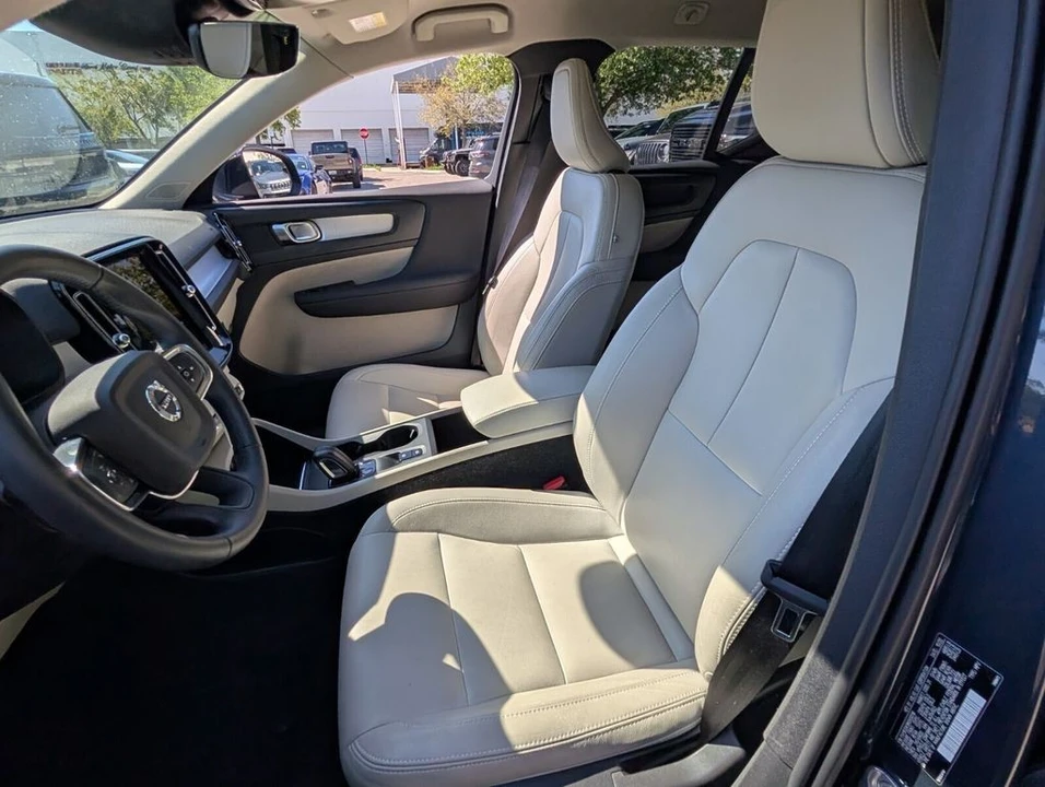 2021 Volvo XC40 - Image 10 of 21
