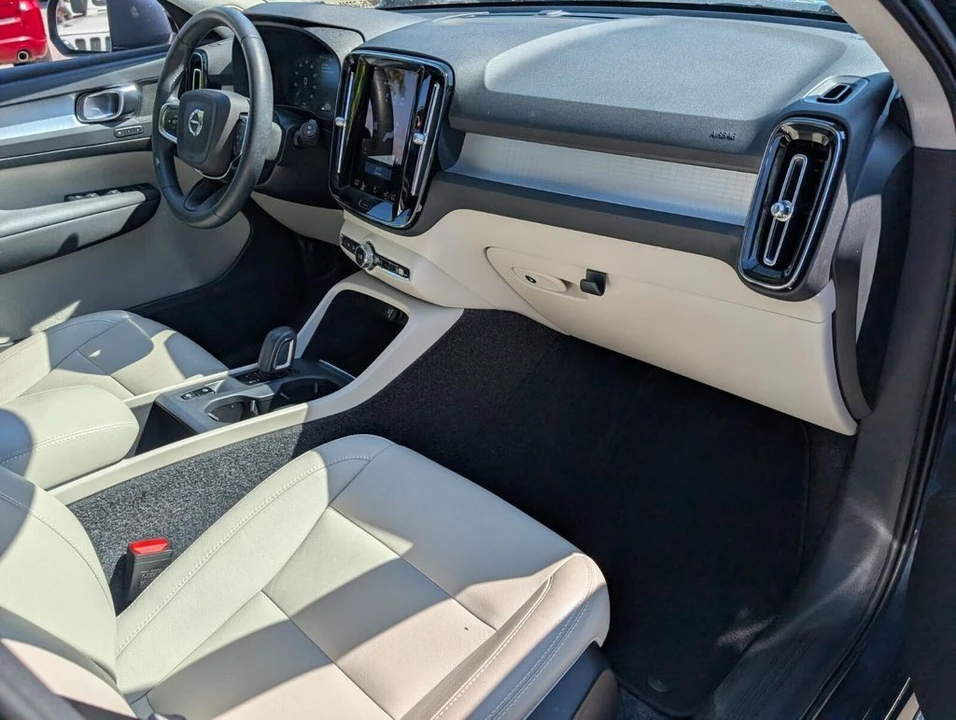 2021 Volvo XC40 - Image 16 of 21
