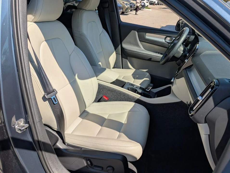 2021 Volvo XC40 - Image 17 of 21