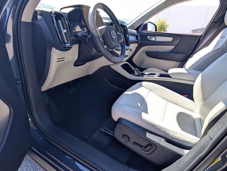 2021 Volvo XC40 - Image 11 of 21