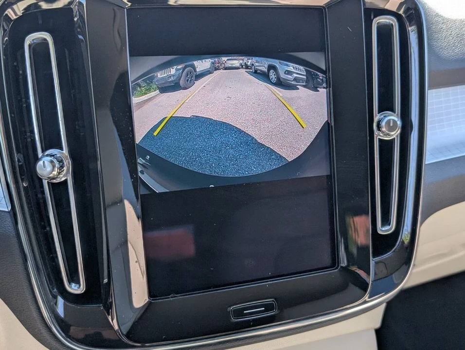 2021 Volvo XC40 - Image 20 of 21