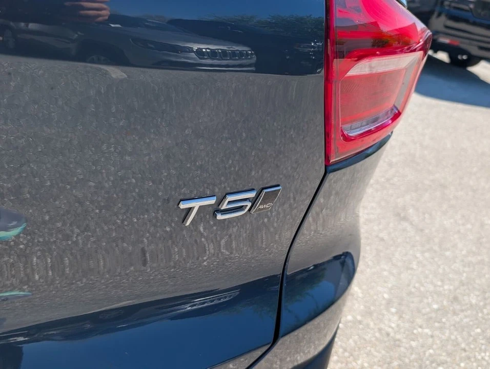 2021 Volvo XC40 - Image 15 of 21
