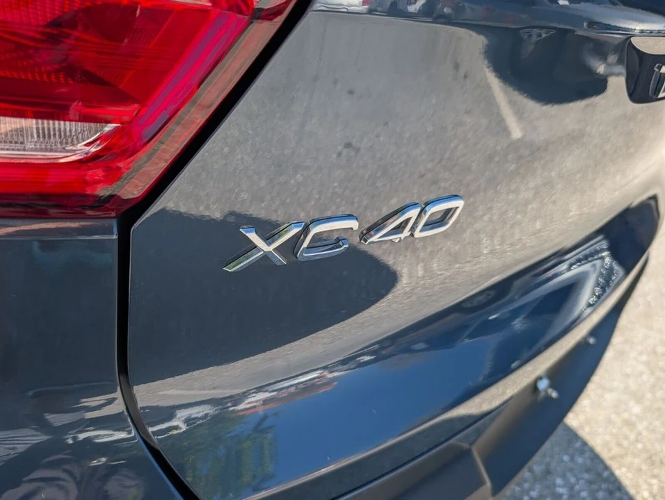 2021 Volvo XC40 - Image 14 of 21