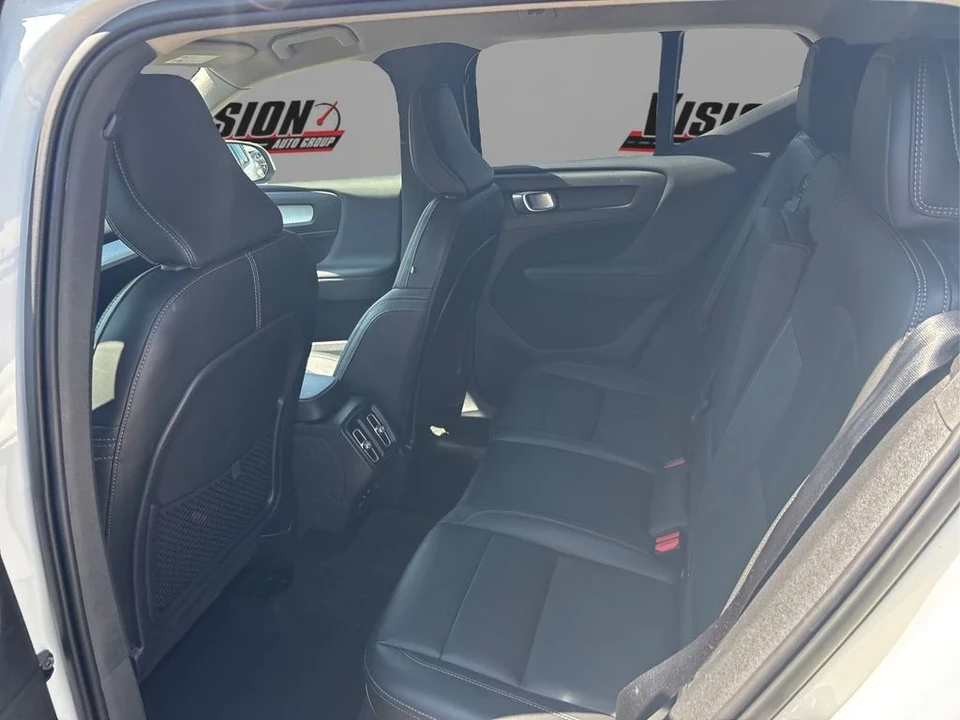 2021 Volvo XC40 - Image 10 of 12