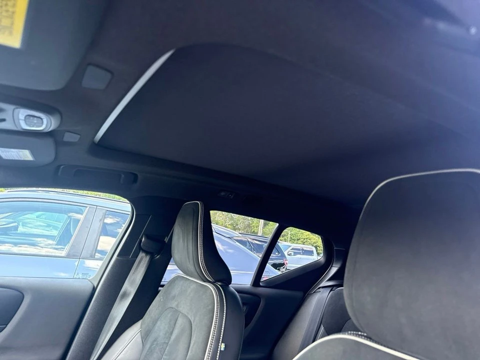 2021 Volvo XC40 - Image 4 of 5
