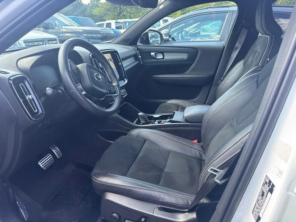 2021 Volvo XC40 - Image 3 of 5