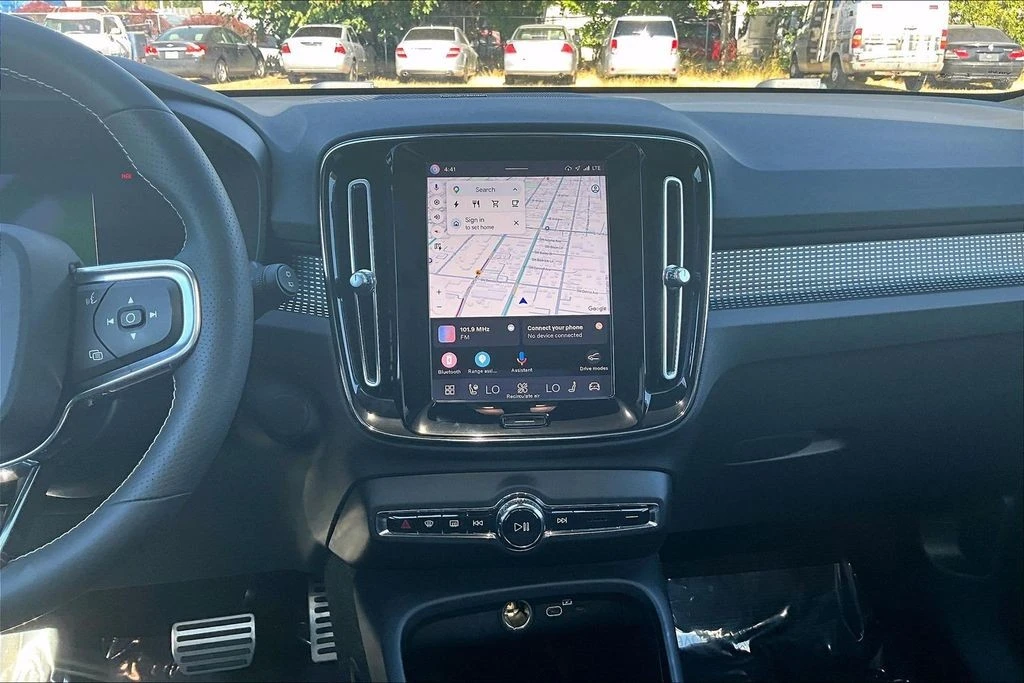 2021 Volvo XC40 - Image 8 of 31