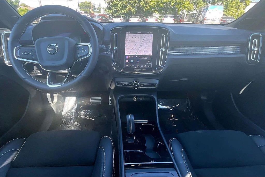 2021 Volvo XC40 - Image 16 of 31