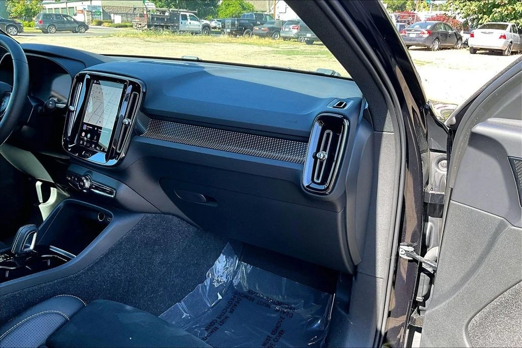 2021 Volvo XC40 - Image 19 of 31