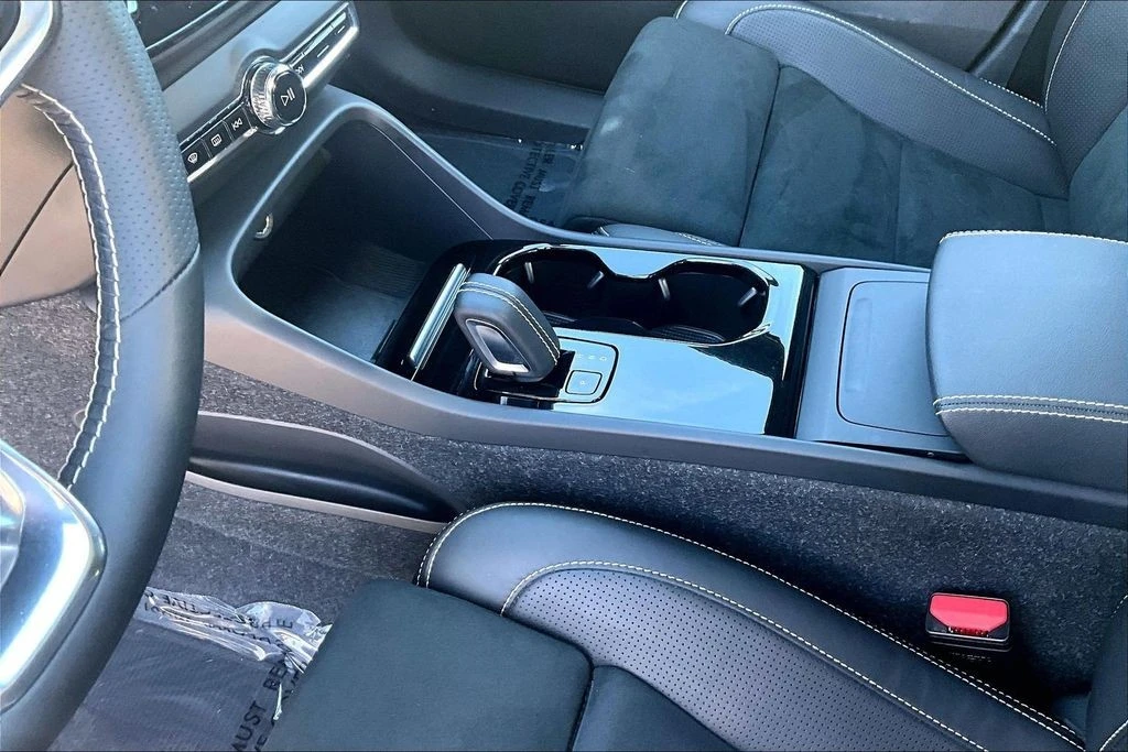 2021 Volvo XC40 - Image 17 of 31