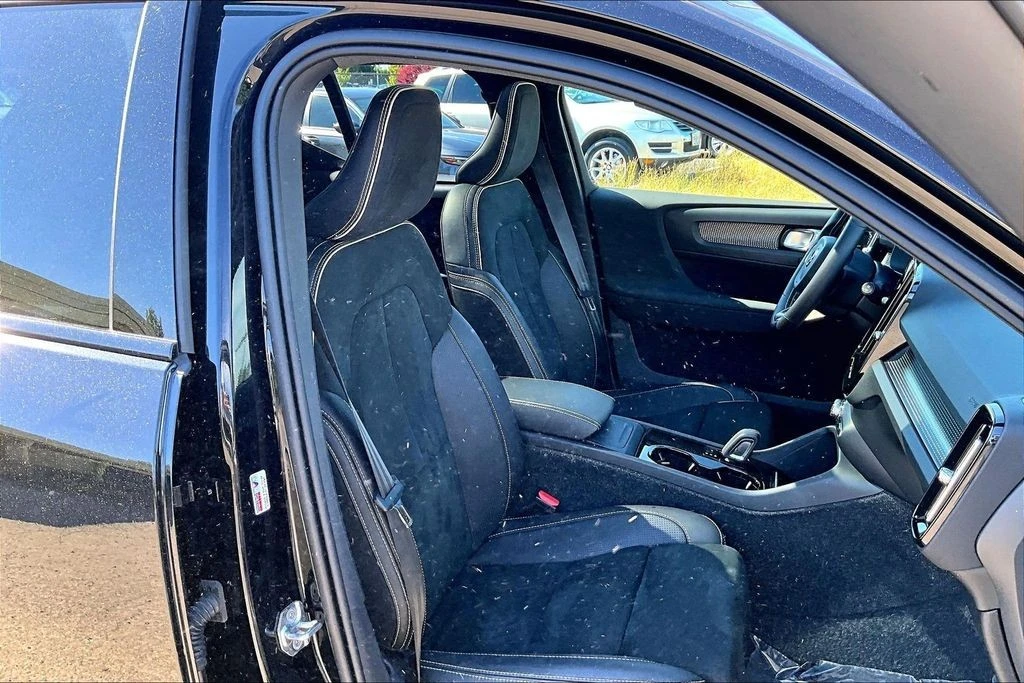 2021 Volvo XC40 - Image 10 of 31