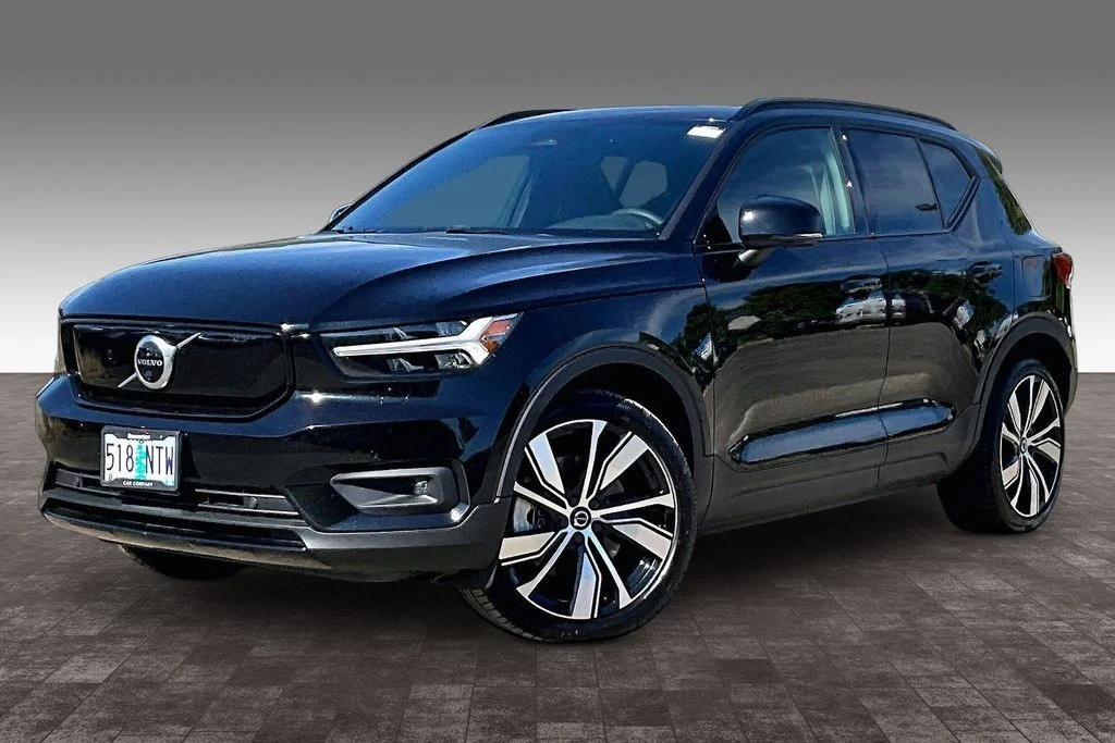 2021 Volvo XC40 - Image 2 of 31