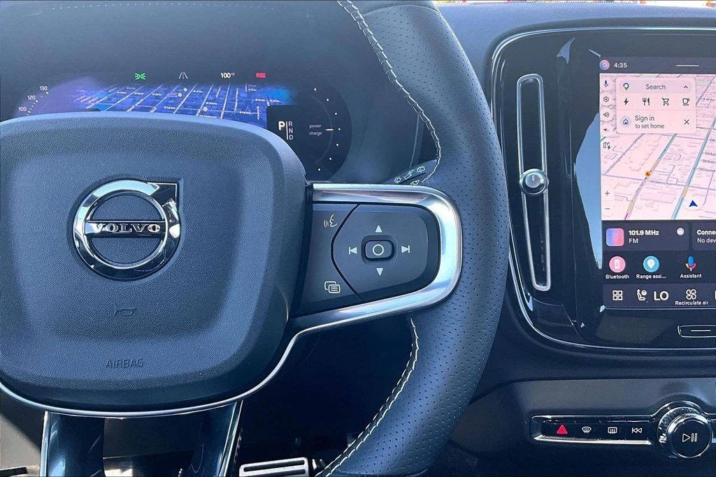 2021 Volvo XC40 - Image 25 of 31