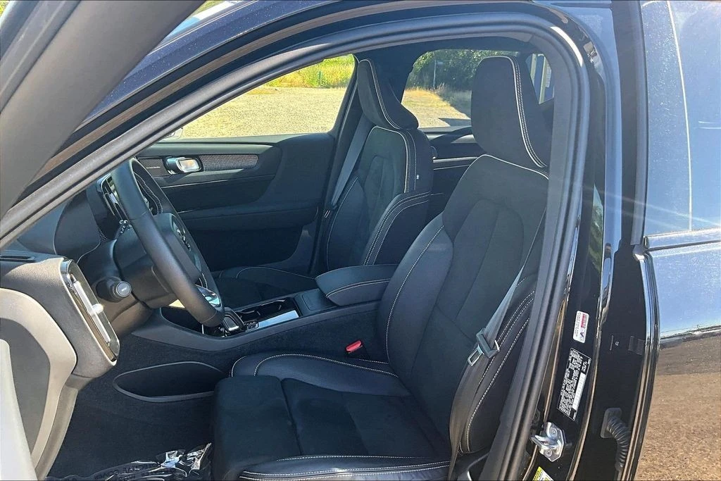 2021 Volvo XC40 - Image 9 of 31