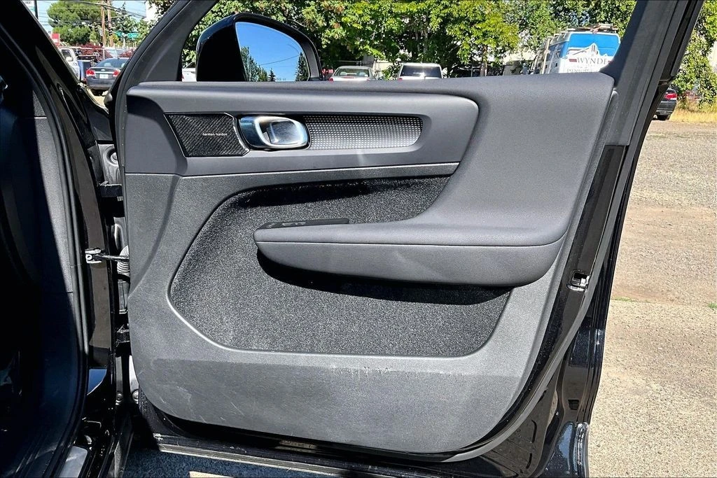 2021 Volvo XC40 - Image 23 of 31