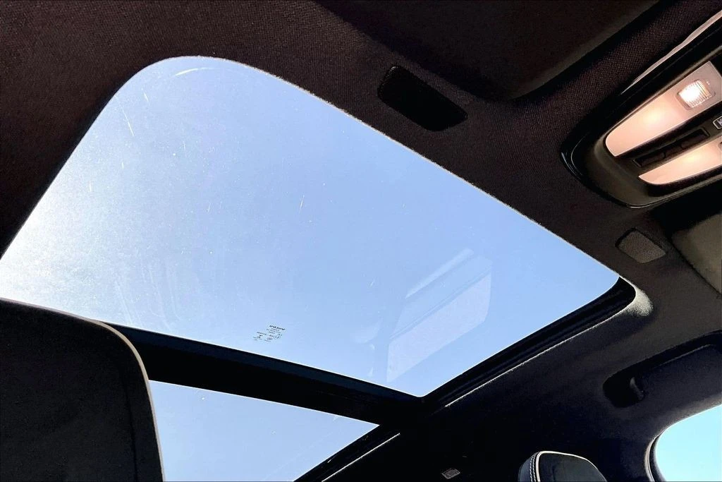 2021 Volvo XC40 - Image 15 of 31
