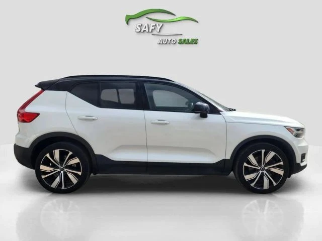 2021 Volvo XC40 - Image 8 of 21