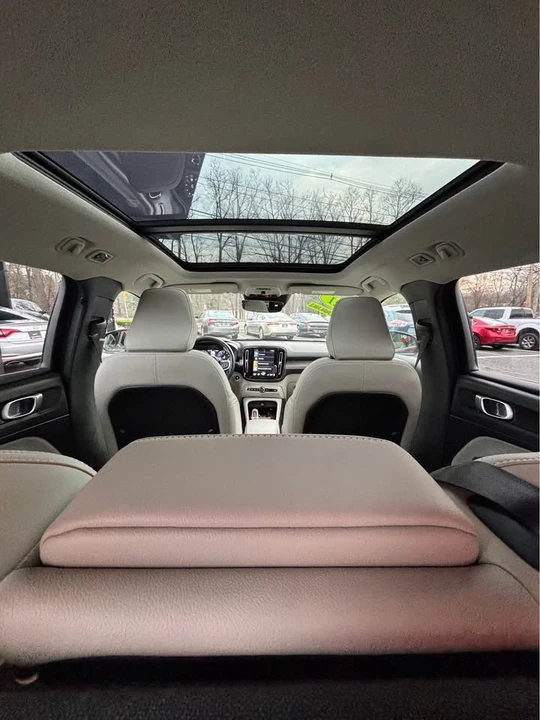 2021 Volvo XC40 - Image 9 of 18