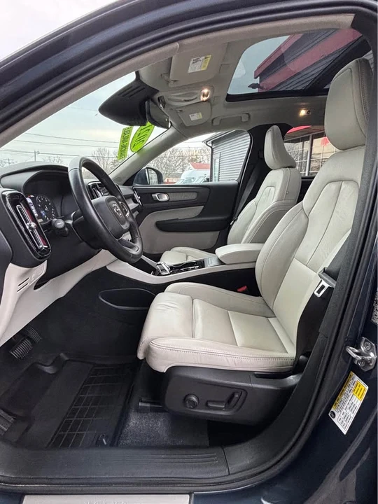 2021 Volvo XC40 - Image 7 of 18