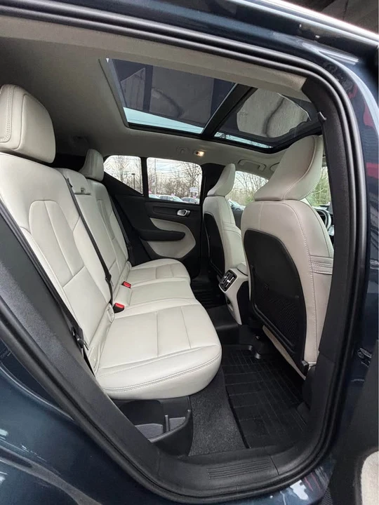 2021 Volvo XC40 - Image 10 of 18