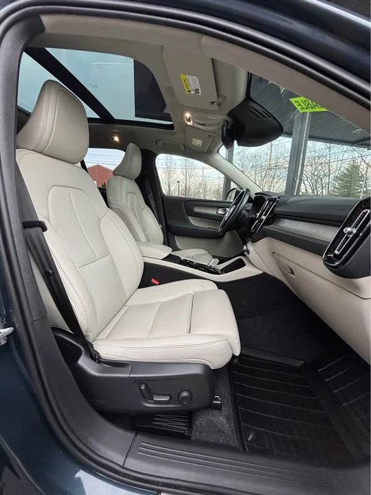 2021 Volvo XC40 - Image 11 of 18
