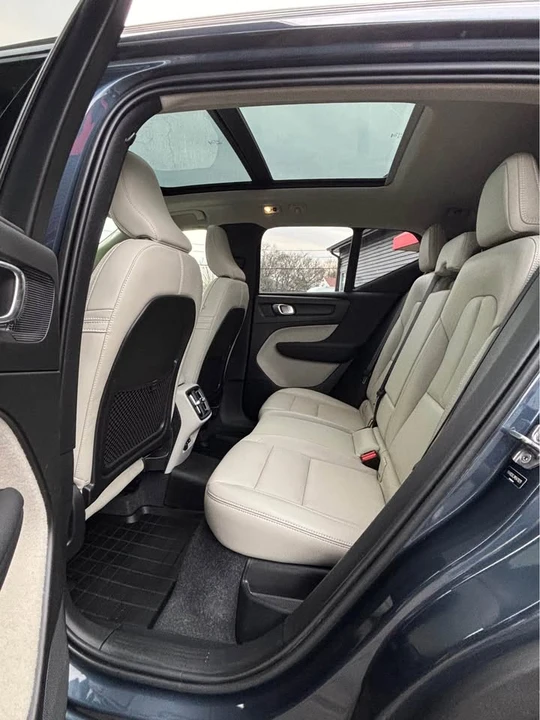2021 Volvo XC40 - Image 8 of 18