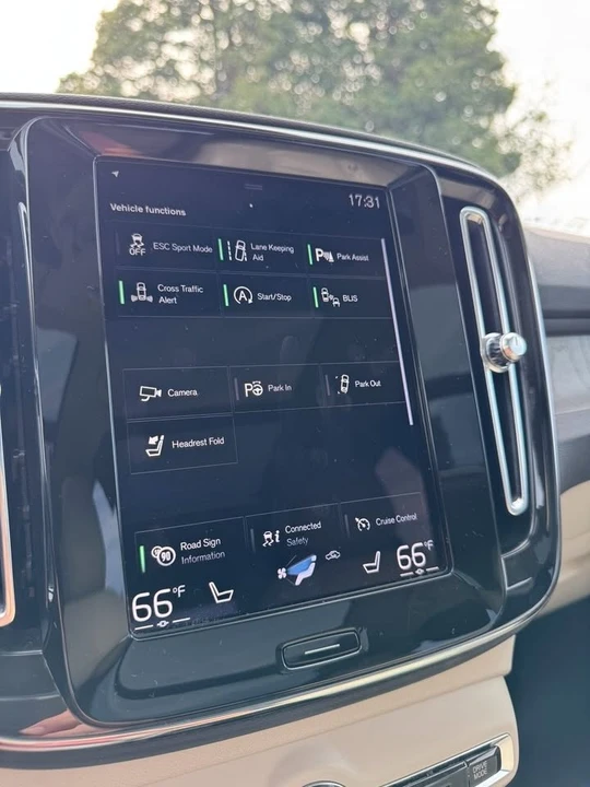 2021 Volvo XC40 - Image 18 of 19