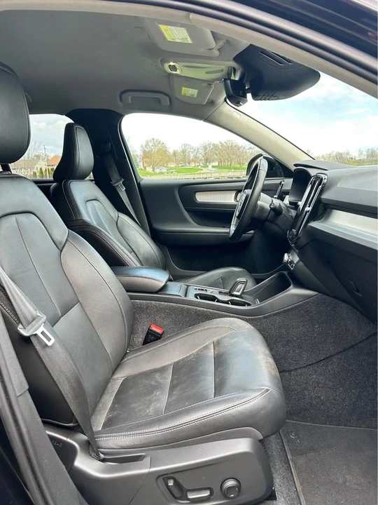 2021 Volvo XC40 - Image 9 of 18