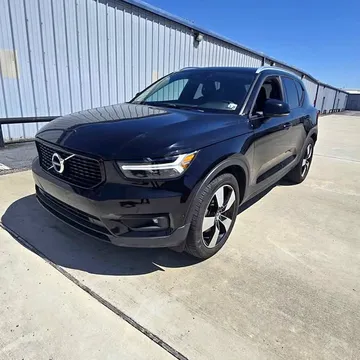 2021 Volvo XC40 T5 Momentum
