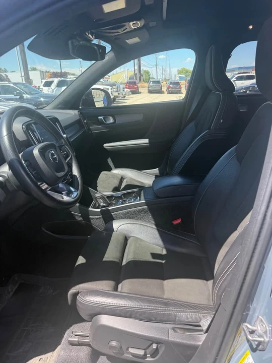 2021 Volvo XC40 - Image 10 of 15