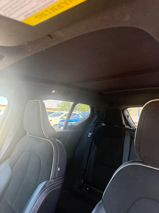 2021 Volvo XC40 - Image 11 of 15