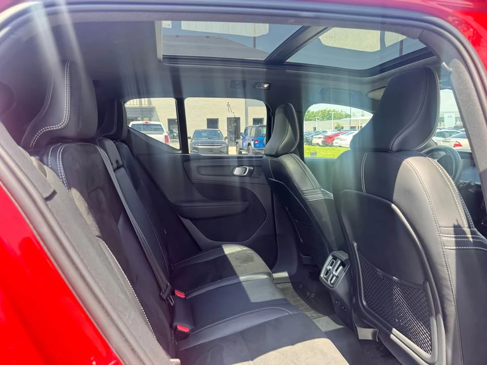 2021 Volvo XC40 - Image 9 of 10