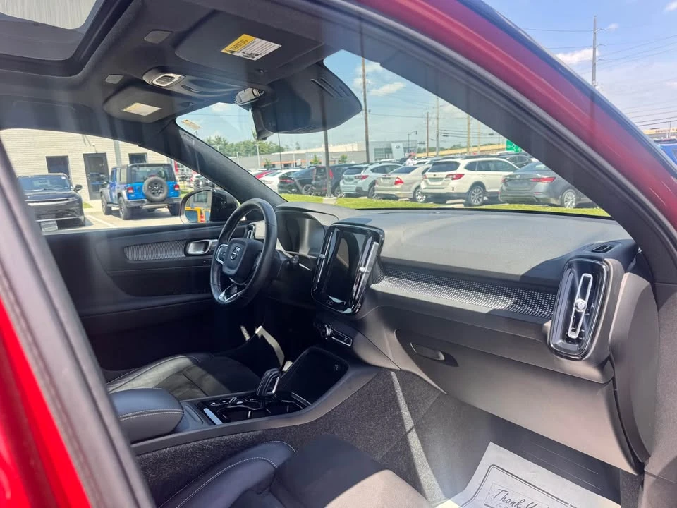 2021 Volvo XC40 - Image 8 of 10