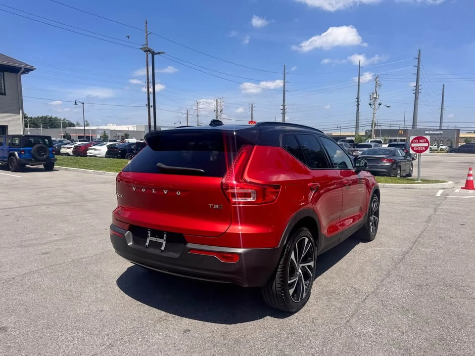 2021 Volvo XC40 - Image 7 of 10