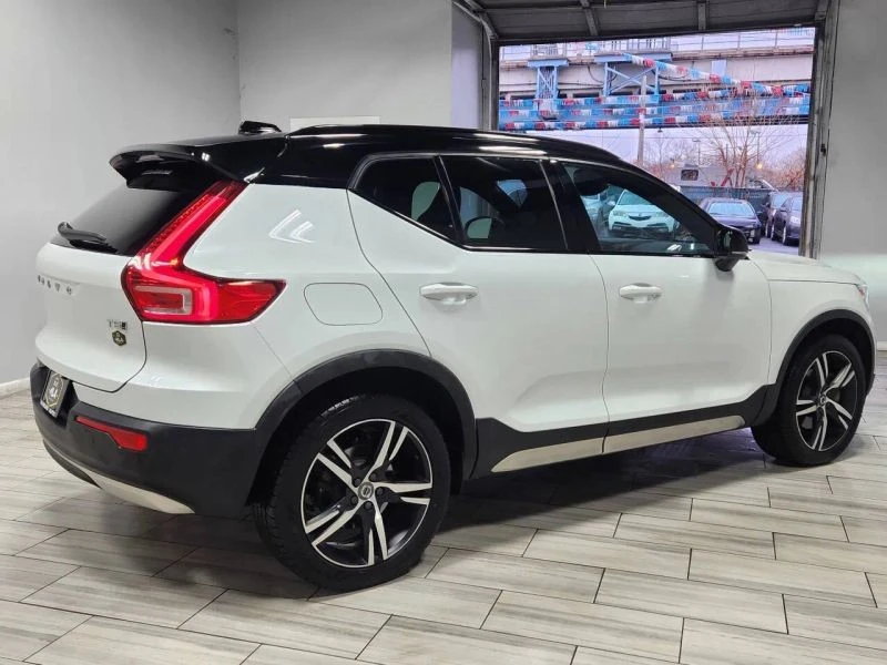 2021 Volvo XC40 - Image 5 of 12