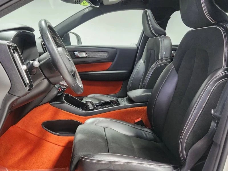 2021 Volvo XC40 - Image 11 of 12