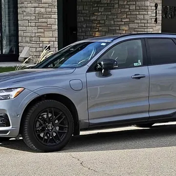 2021 Volvo XC60 T8 Recharge R-Design