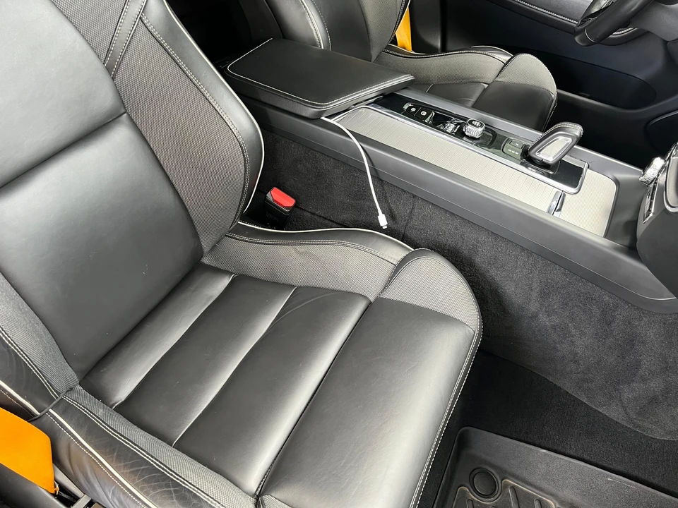 2021 Volvo XC60 2nd Gen - Image 28 of 31